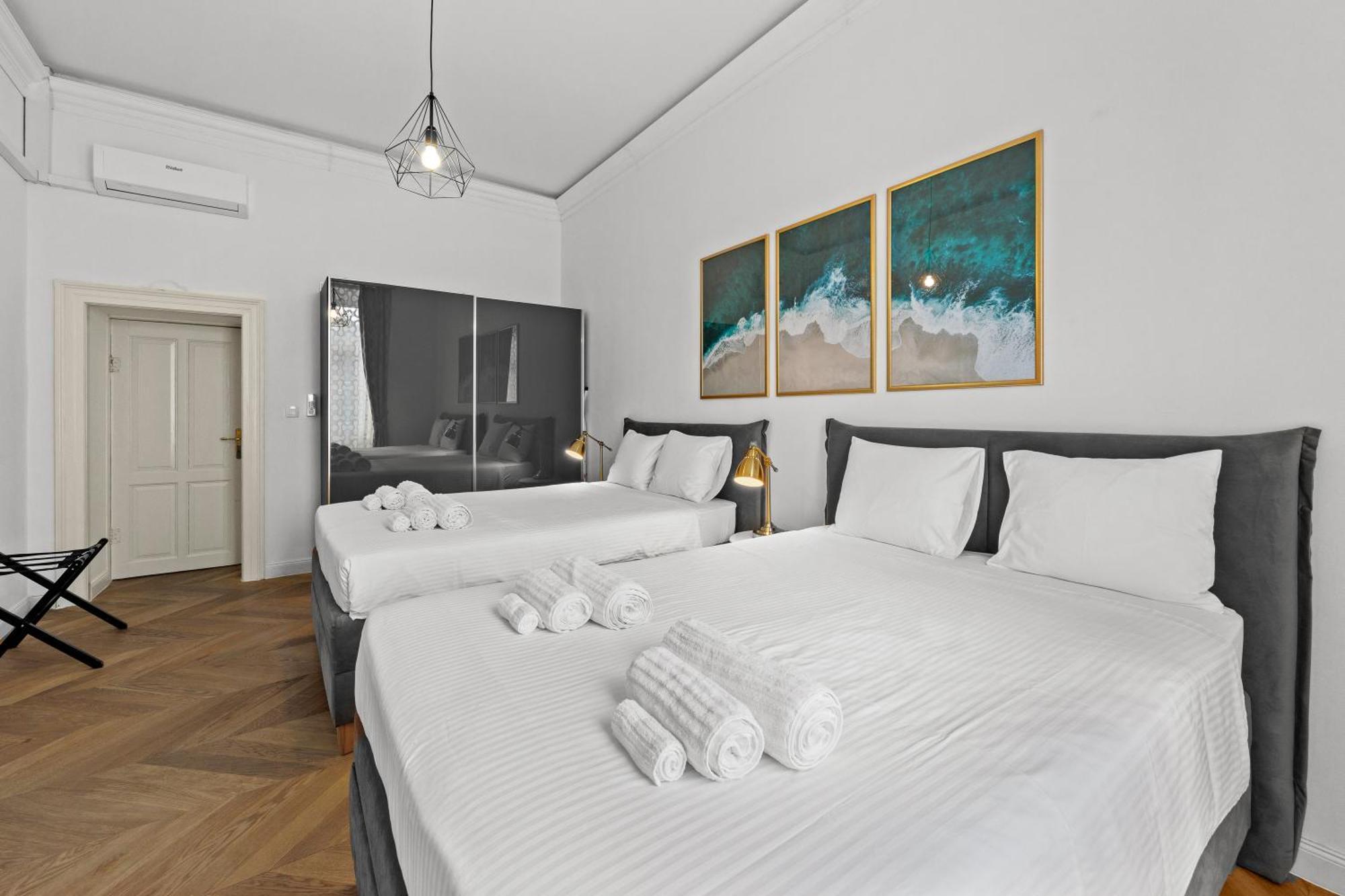 Apartment Augier - Elegant & Spacious - City Centre Pula Buitenkant foto
