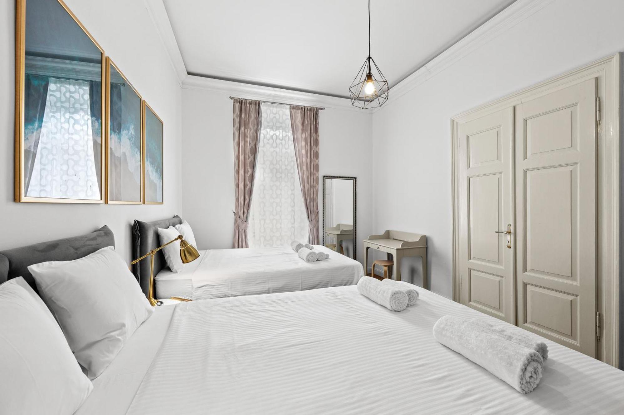 Apartment Augier - Elegant & Spacious - City Centre Pula Buitenkant foto